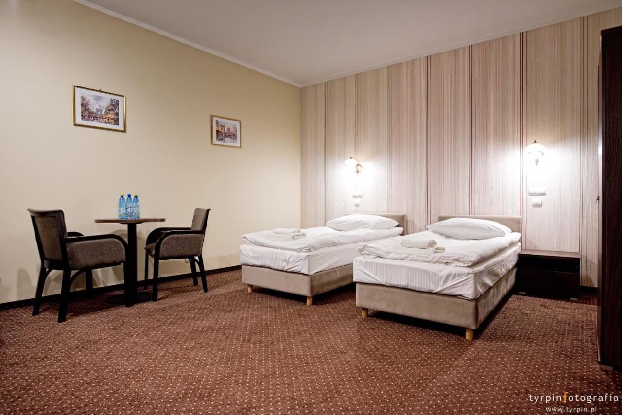 Отель Hotel Lord Кросно-21