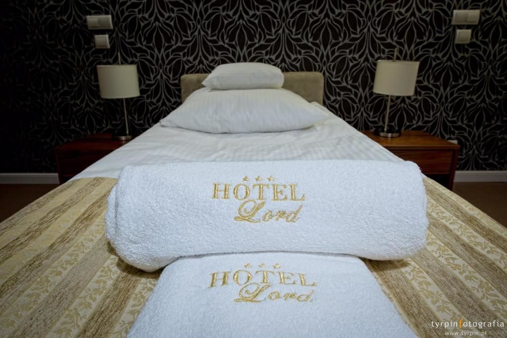 Отель Hotel Lord Кросно