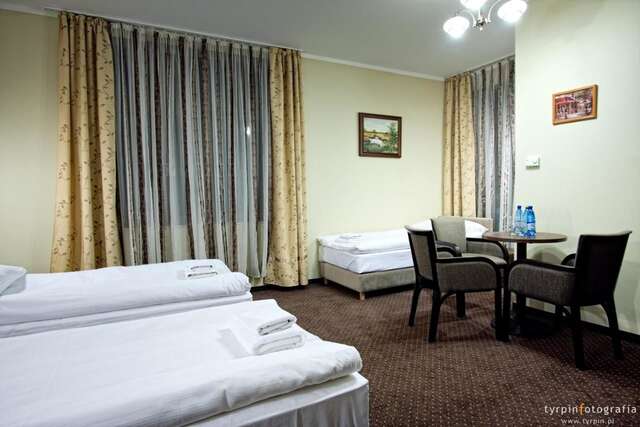 Отель Hotel Lord Кросно-22